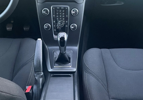Volvo V40 cena 72000 przebieg: 99986, rok produkcji 2018 z Błonie małe 254